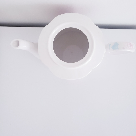 Eileen's reserve teapot - Picture 3 of 3